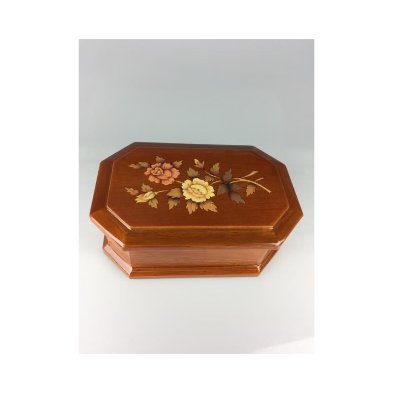 High jewelry box with flower 