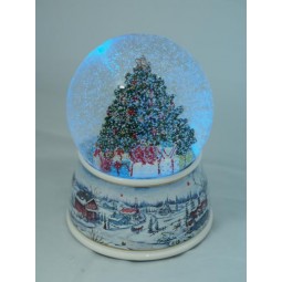 Snow globe Christmas tree